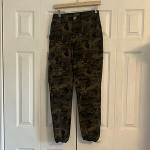 Women’s Camo Cargo Pants